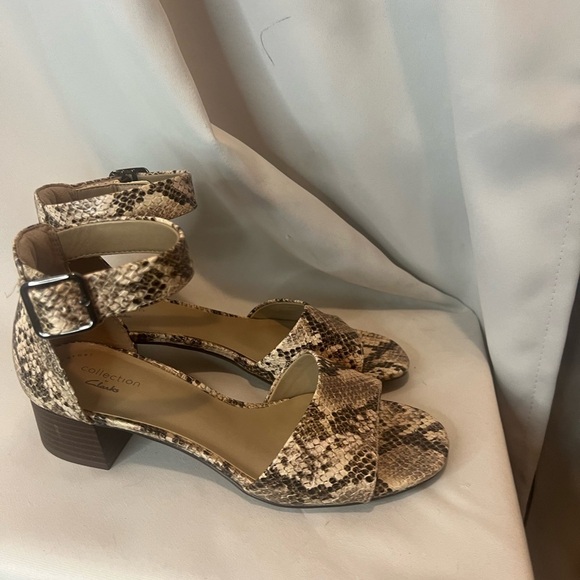 Clark’s Women's Snakeskin Block Heel Sandals Size 7 - Picture 5 of 10